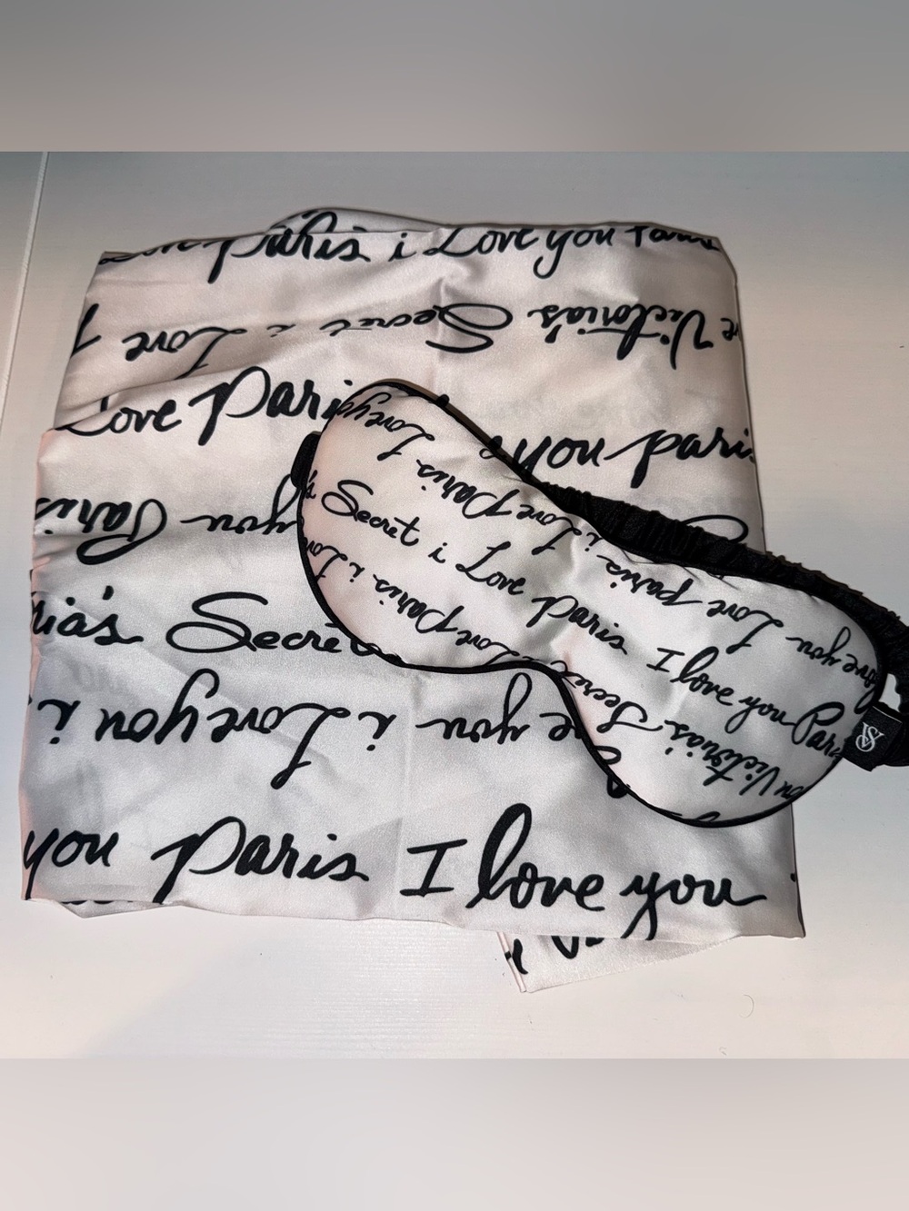 Silky Script Print Sleep Mask and Pillowcase Set - Black on White
